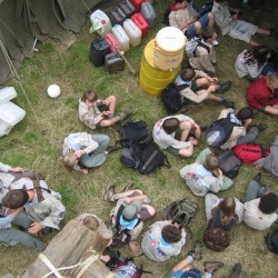 Effe uitrusten en briefing - Scouts en Gidsen Zaventem 